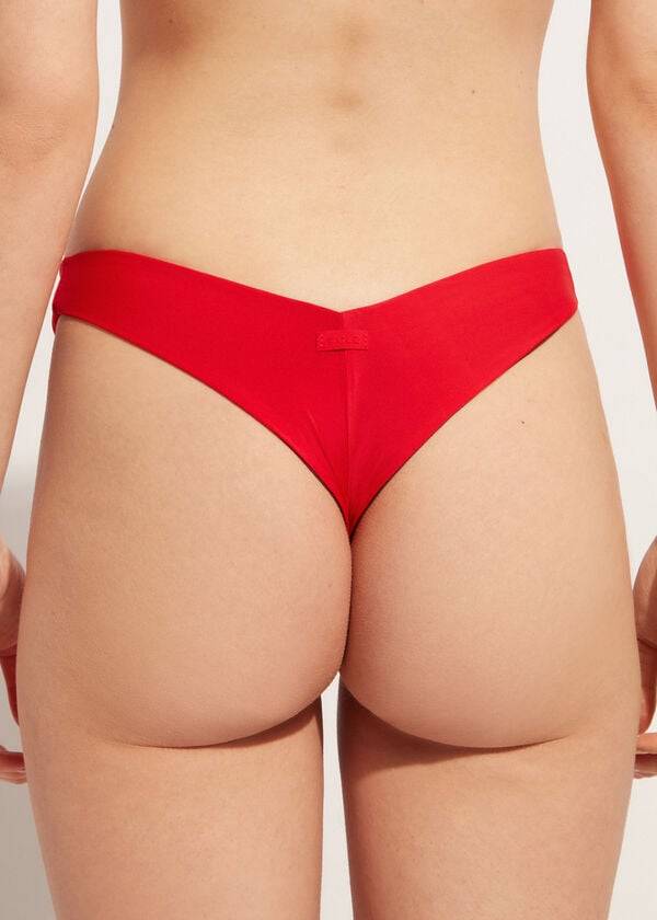 rote damen-bikinihose calzedonia mit hohem beinausschnitt aus brasilianischem und indonesischem Öko-material
